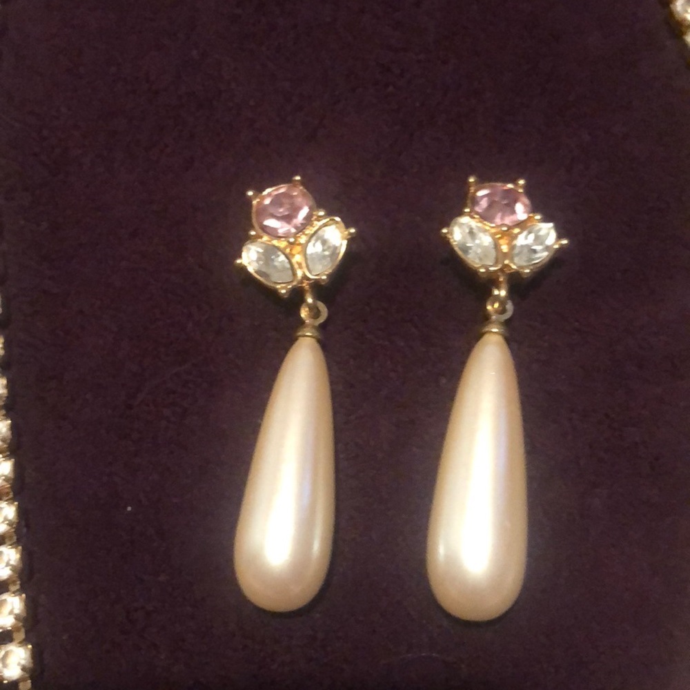 Gold Tone Rhinestone Necklace/Pearl Earring set - Picture 3 of 4